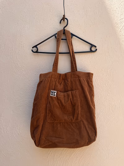 Bolso de mano de pana «Lucky & Yak» by Lucy & Yak — pre-loved on Thrifted.mt