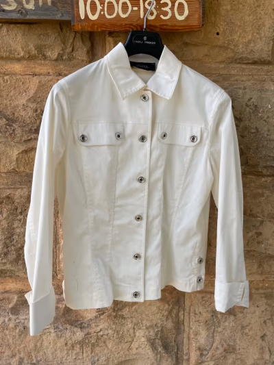 Chic White Button-Up Jacket by DIANA — pre-loved on Thrifted.mt