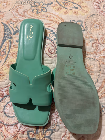 Aldo green flat slip-on sandals by ALDO — pre-loved on Thrifted.mt