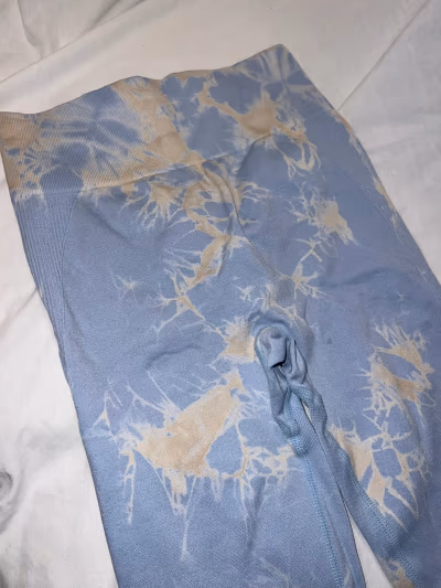 Blue tie-dye seamless leggings — pre-loved on Thrifted.mt