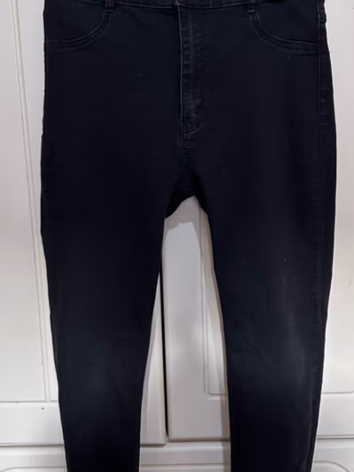Pull&Bear Black Skinny Jeans by PULL&BEAR — pre-loved on Thrifted.mt
