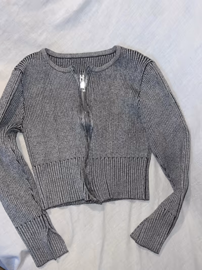 Grey Ribbed Zip-Up Cardigan — pre-loved on Thrifted.mt