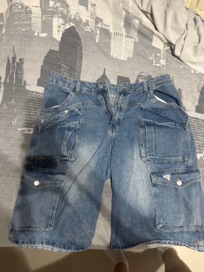 Jean shorts super baggy  by SHEIN — pre-loved on Thrifted.mt