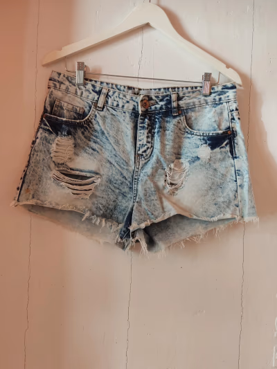 Acid-wash distressed denim shorts by Mom — pre-loved on Thrifted.mt