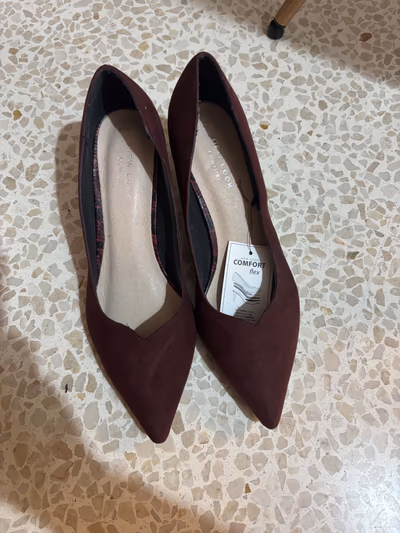 New Look burgundy court shoes by New Look — pre-loved on Thrifted.mt