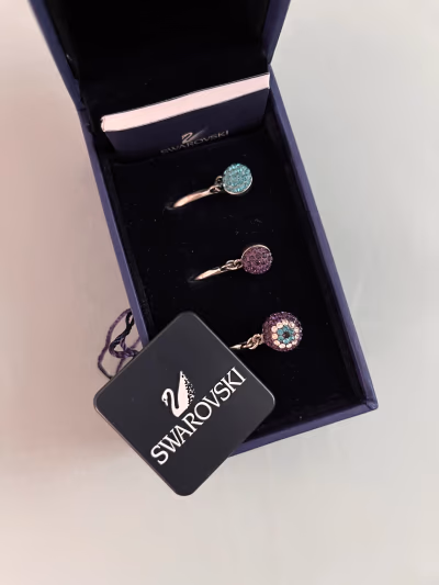 Conjunto de anillo con dije de cristal Swarovski by Swarovski — pre-loved on Thrifted.mt