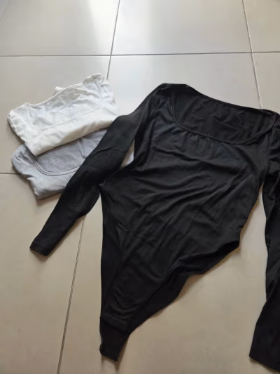 Conjunto de tres bodys by Temu — pre-loved on Thrifted.mt