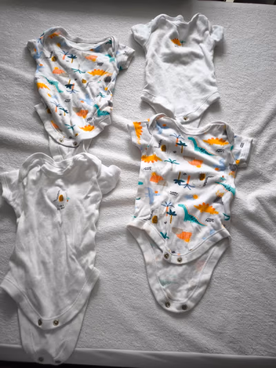Baby dinosaur print bodysuit set by Matalan — pre-loved on Thrifted.mt