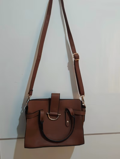 Classic brown structured shoulder bag — pre-loved on Thrifted.mt