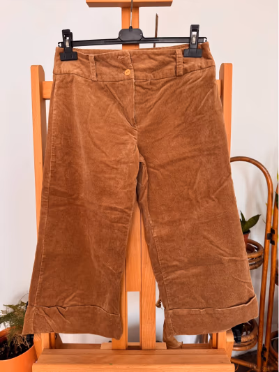Pantalones cortos de pana marrón estilo vintage — pre-loved on Thrifted.mt