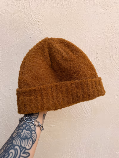 Gorro de pescador de mezcla de lana bouclé — pre-loved on Thrifted.mt