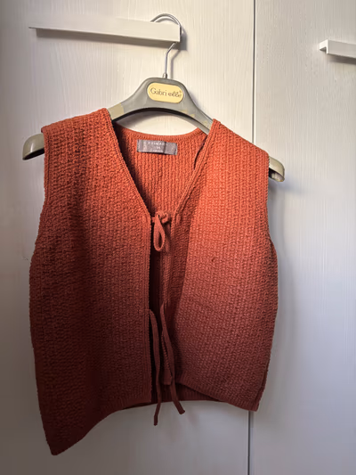 Brown tie up crochet style vest  by Primark  — pre-loved on Thrifted.mt