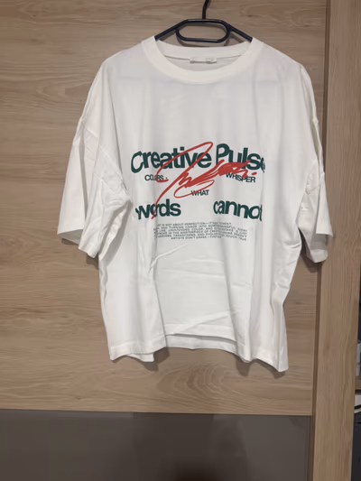 Oversized T-shirt  by Zara — pre-loved on Thrifted.mt