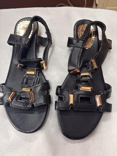Sandálias rasteiras pretas com detalhes brilhantes — pre-loved on Thrifted.mt