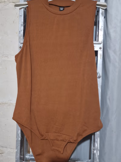 Body senza maniche a coste by SHEIN — pre-loved on Thrifted.mt