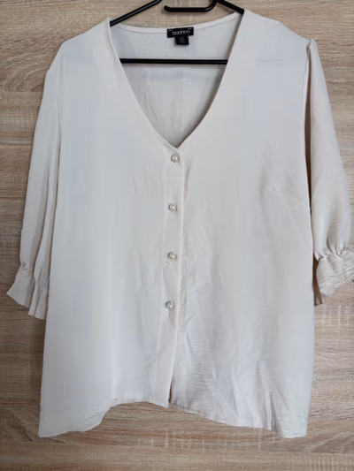 Boohoo Cream V-Neck Blouse by Boohoo — pre-loved on Thrifted.mt