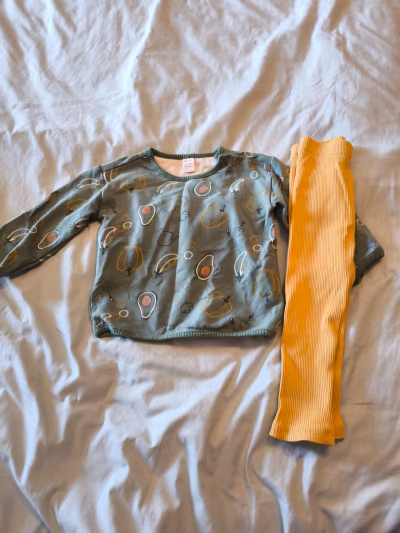 Baby sweatshirt and leggings set by LCW baby — pre-loved on Thrifted.mt