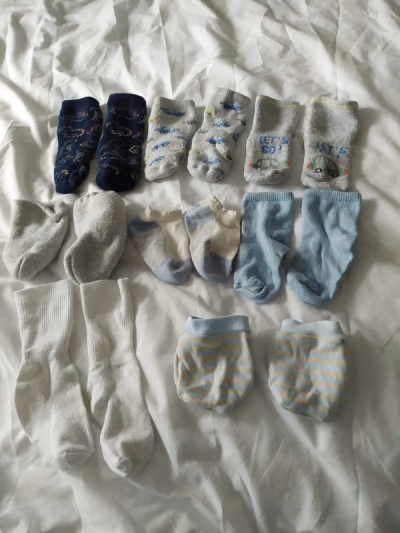 Bundle of baby socks — pre-loved on Thrifted.mt