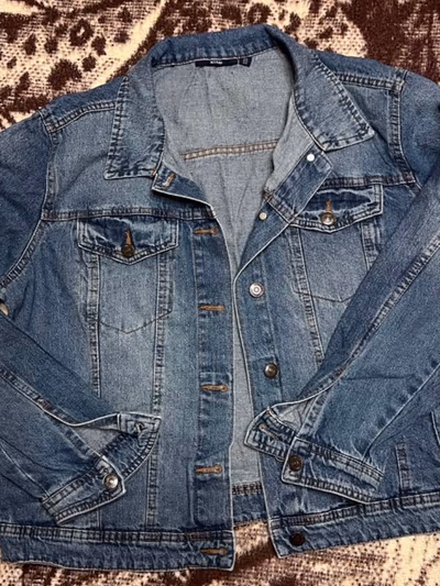 Classic Blue Denim Jacket — pre-loved on Thrifted.mt