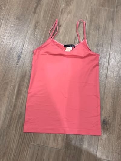 Blusa regata rosa com alças finas — pre-loved on Thrifted.mt