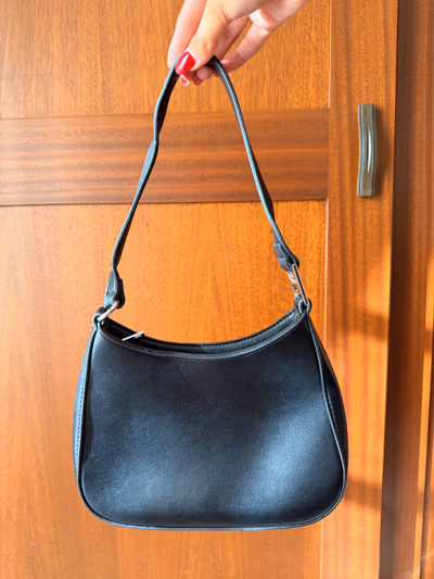 Borsa nera Bershka — pre-loved on Thrifted.mt