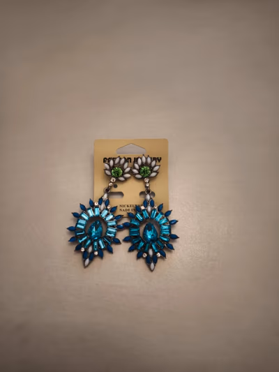 Statement blue crystal dangle earrings — pre-loved on Thrifted.mt