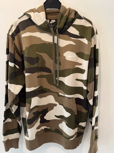 Nike Camouflage Print Pullover Hoodie by Nike — pre-loved on Thrifted.mt