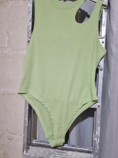 Body a coste verde lime by SHEIN — pre-loved on Thrifted.mt