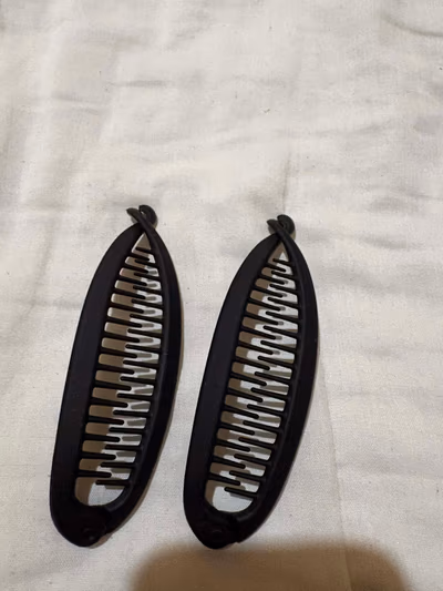 Matte Black Banana Hair Clips — pre-loved on Thrifted.mt