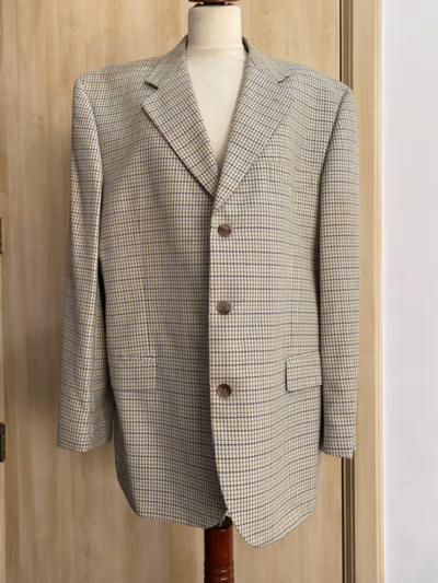 Men’s Blazer size L — pre-loved on Thrifted.mt