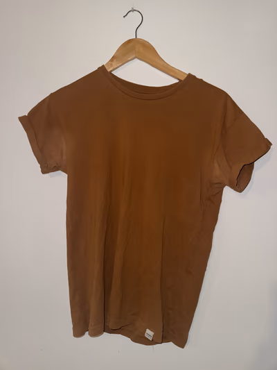 Pull & Bear muscle fit t-shirt by Pull & Bear — pre-loved on Thrifted.mt