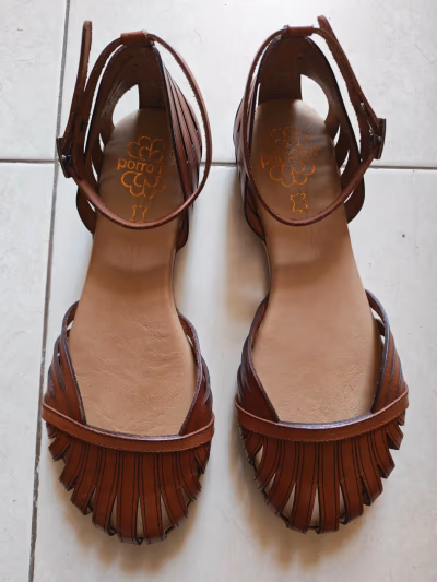Sandali in pelle marrone nuovi di zecca by porronet — pre-loved on Thrifted.mt