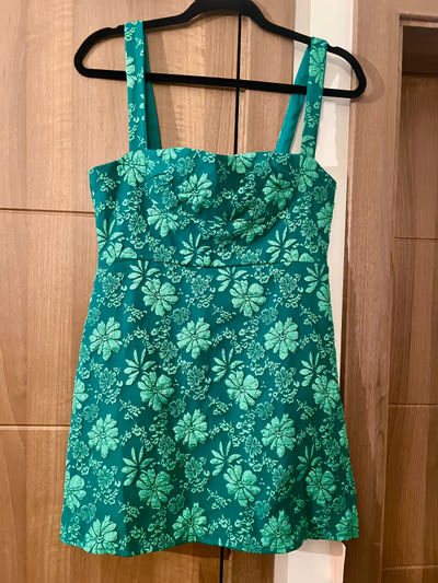 Green floral textured mini dress by SHEIN — pre-loved on Thrifted.mt