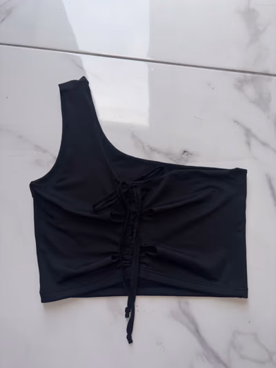 Black One-Shoulder Crop Top — pre-loved on Thrifted.mt