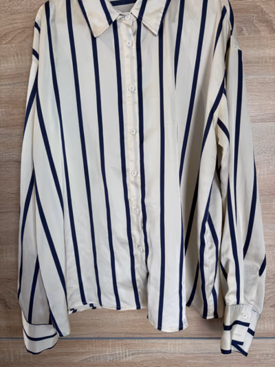 Striped Button-Up Long Sleeve Shirt by boohoo — pre-loved on Thrifted.mt