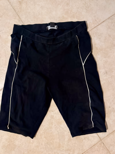 Black cycling shorts with piping — pre-loved on Thrifted.mt