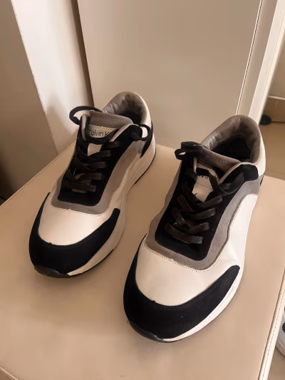 Calvin Klein  by Calvin Klein — pre-loved on Thrifted.mt