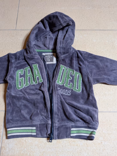 Boys hooded zip-up jacket by H&M — pre-loved on Thrifted.mt