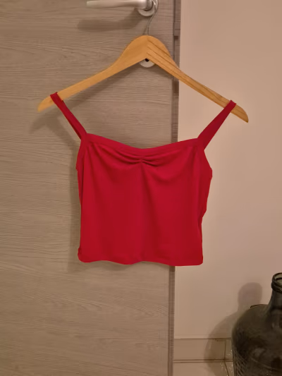 Pink Princess Polly crop top by Princess Polly — pre-loved on Thrifted.mt