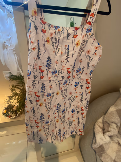 Mono de verano con estampado floral — pre-loved on Thrifted.mt