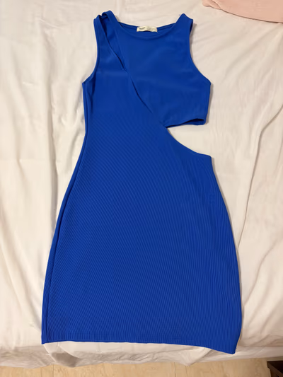 Blue cut-out mini dress by Pull&Bear — pre-loved on Thrifted.mt