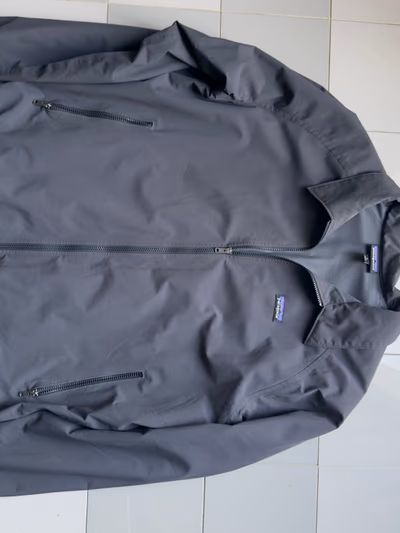 Patagonia Lightweight Zip-up Jacket by Patagonia — pre-loved on Thrifted.mt