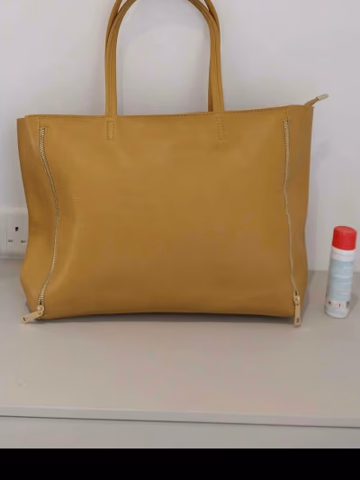 Leather tote bag — pre-loved on Thrifted.mt