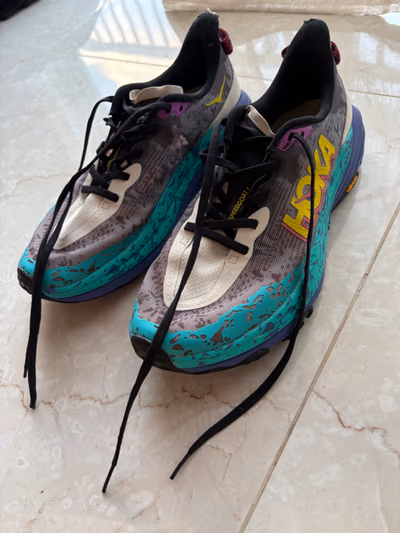Hoka Speedgoat 6 Trail Trainers by Hoka — pre-loved on Thrifted.mt