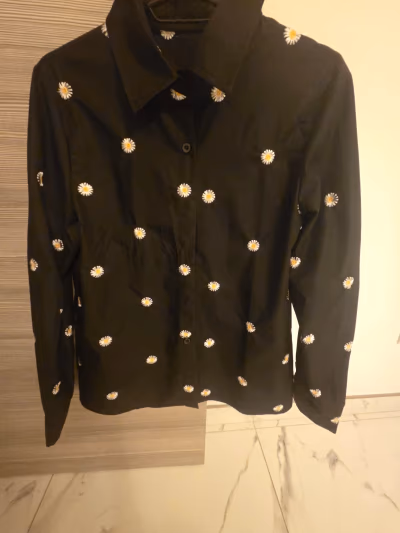 Black Daisy Print Button Shirt by SHEIN — pre-loved on Thrifted.mt