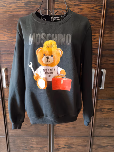 Graphic bear print black sweatshirt by Vidarton — pre-loved on Thrifted.mt