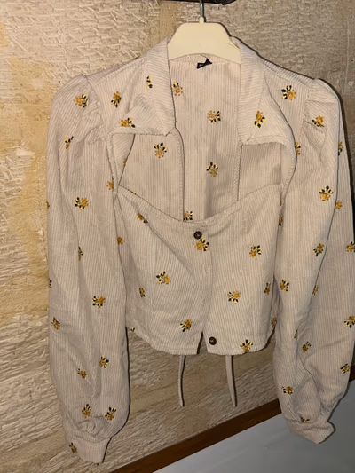 Floral corduroy button-up shirt — pre-loved on Thrifted.mt