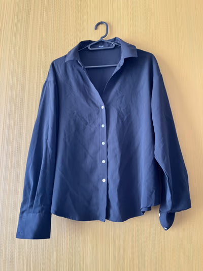Classic button shirt by KIABI — pre-loved on Thrifted.mt
