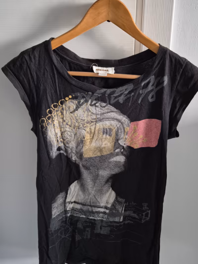 Diesel graphic print cotton top by Diesel — pre-loved on Thrifted.mt