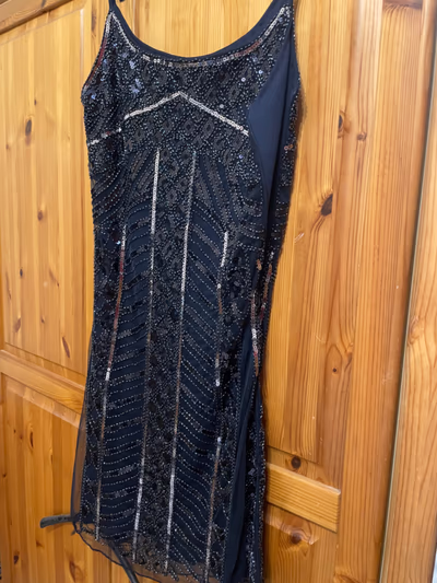 Vestido de fiesta azul marino adornado con lentejuelas by Danity — pre-loved on Thrifted.mt